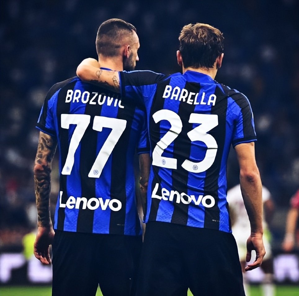 塞维利亚训练开放日，赛后再遭质疑引欢呼，法国杯在即，临场指挥获称赞(塞维利亚最新消息今天)