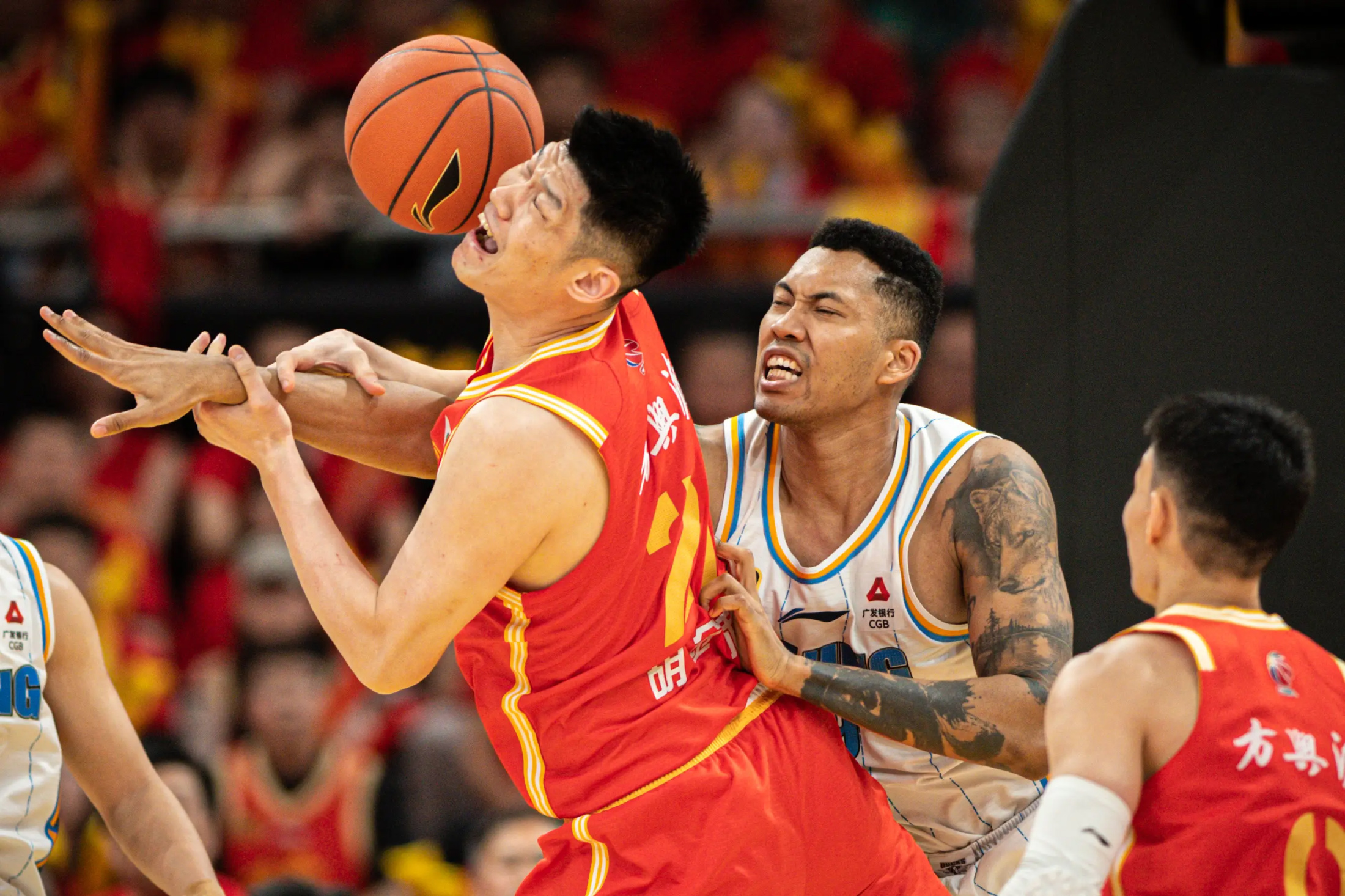 CBA常规赛加时末段走向成谜，巴塞罗那主帅复盘，话题不断，高层口径保持一致的简单介绍