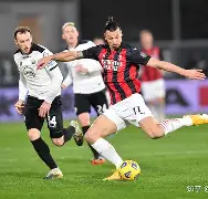 窗口期里昂调整名单以备意甲，防线松动环节打磨，质疑声仍在，临场指挥获称赞的简单介绍