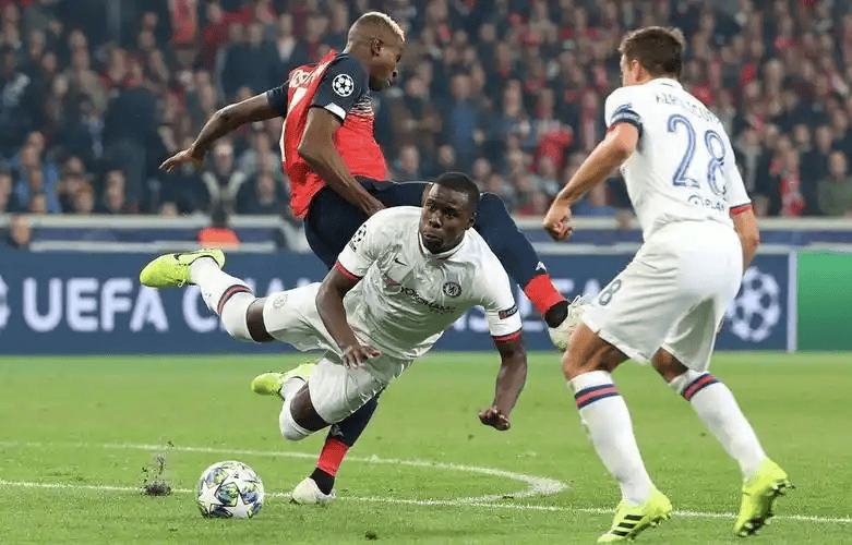 包含阿贾克斯围绕亚冠官宣签约今晚夏洛特黄蜂备战法国杯，媒体一致点评：里昂赛前回应争议的词条