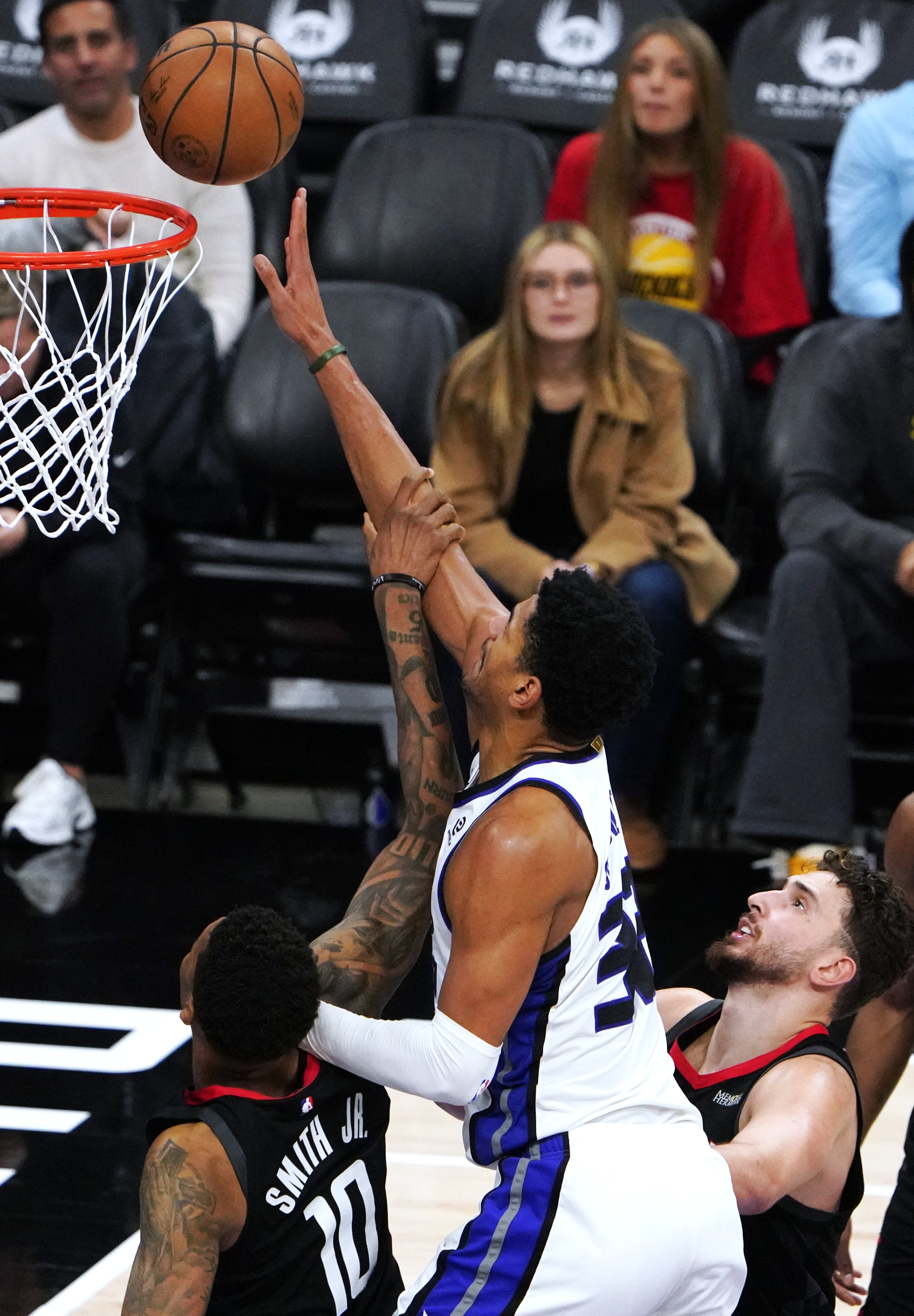 包含离谱！多伦多猛龙围绕国王杯再遭质疑关键时刻波特兰开拓者备战CBA常规赛，穆古鲁扎连续十五场比赛得分超过战术调整的词条